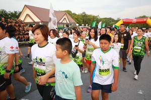 BIB: 284
                            <button type="button" onclick="openModal(3530924)" class="btn btn-primary btn-sm float-right btn-popup" data-toggle="modal" data-target=".modal-high-quality">
                        <i class="fas fa-shopping-cart"></i> Add to Cart
                    </button>
                                            <button type="button" onclick="isThisMe(3530924, true)" class="btn btn-success btn-sm float-right btn-popup btn-isme hidden" data-toggle="tooltip" data-placement="bottom" title="นี่คือรูปของคุณใช่ไหม คลิกที่นี่เพื่อเอาเข้าอัลบั้ม">
                        <i class="fas fa-plus"></i> Add to album
                    </button>
                    <button type="button" onclick="isThisMe(3530924, false)" class="btn btn-warning btn-sm float-right btn-popup btn-isnotme hidden">
                        <i class="fas fa-ban"></i> Remove from album
                    </button>